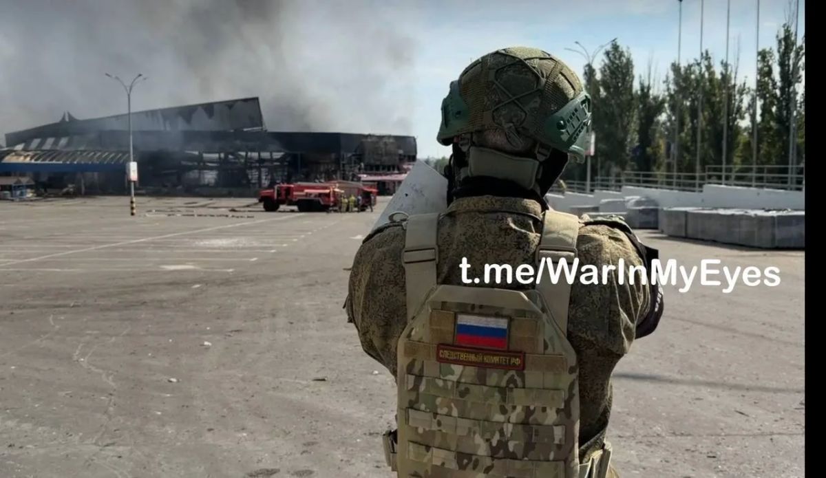 В сети публикуют кадры последствий атаки БПЛА ВСУ на торговый центр "Галактика" в Макеевке В сети публикуют кадры последствий атаки БПЛА ВСУ на торговый центр "Галактика" в Макеевке