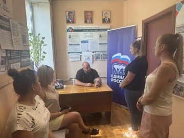 Сегодня, 10 августа в Червоногвардейском районе состоялась встреча депутат Макеевского городского совета ДНР Сергея Щетинина с жителями жилого массива Карла Маркса в общественной приемной
