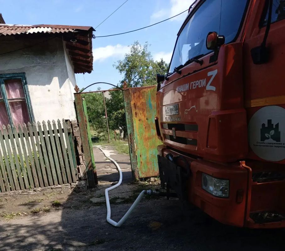 Сегодня, 10 августа, в Кировском внутригородском районе при поддержке региона-шефа Московская область произведен подвоз воды в жилом массиве «Путь Ильича» для жителей улиц Кальмана, Тихая, Алексеева, Матросова Сегодня, 10 августа, в Кировском внутригородском районе при поддержке региона-шефа Московская область произведен подвоз воды в жилом массиве «Путь Ильича» для жителей улиц Кальмана, Тихая, Алексеева, Матросова