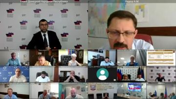 Глава ДНР Денис Пушилин провел еженедельное оперативное совещание с руководителями органов исполнительной власти и главами муниципальных образований