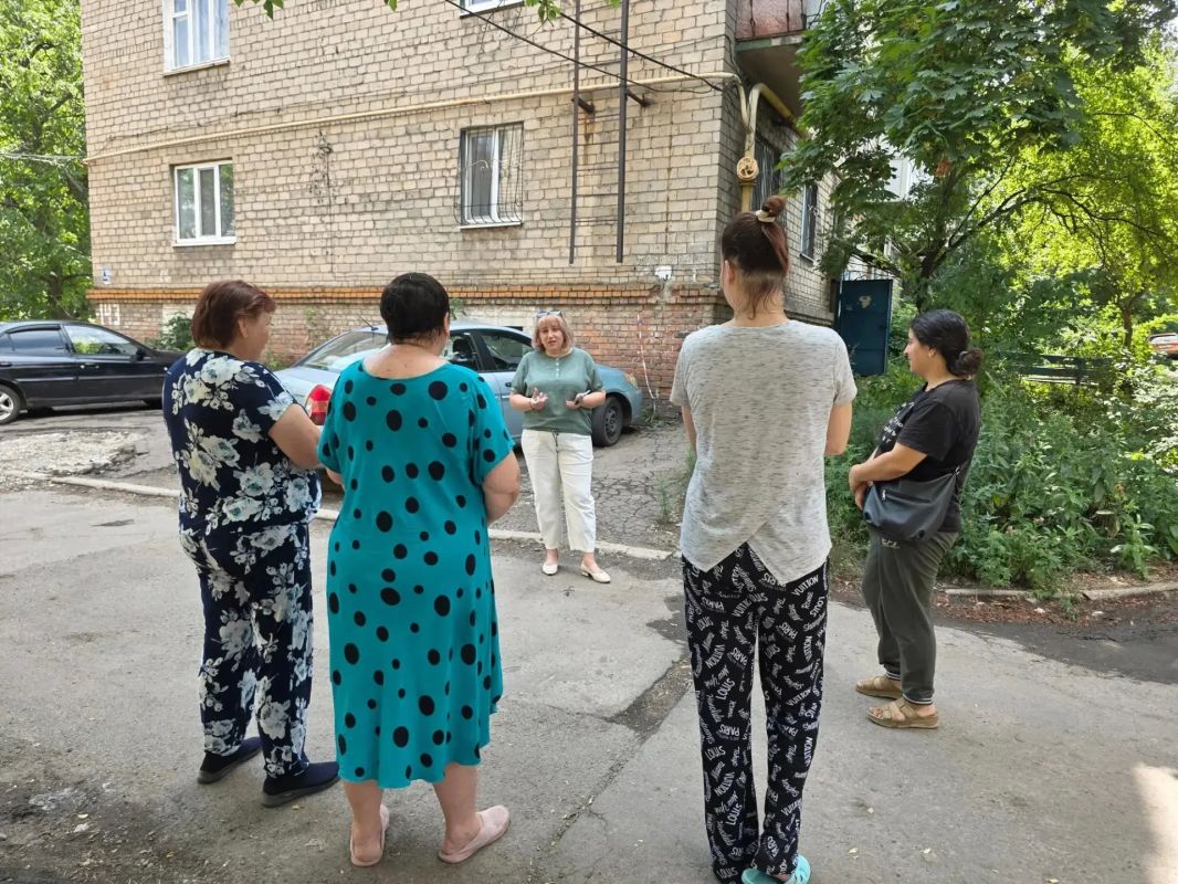 11 августа, в рамках поручения Главы ДНР Дениса Пушилина спикер Центрально-Городского внутригородского района Лариса Лифанова провела встречу по адресу: г. Макеевка, ул. Новая, 8 11 августа, в рамках поручения Главы ДНР Дениса Пушилина спикер Центрально-Городского внутригородского района Лариса Лифанова провела встречу по адресу: г. Макеевка, ул. Новая, 8