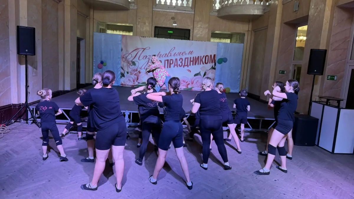 3 августа во Дворце культуры им. Воровского состоялась яркая игровая программа «Праздник хорошего настроения» 3 августа во Дворце культуры им. Воровского состоялась яркая игровая программа «Праздник хорошего настроения»