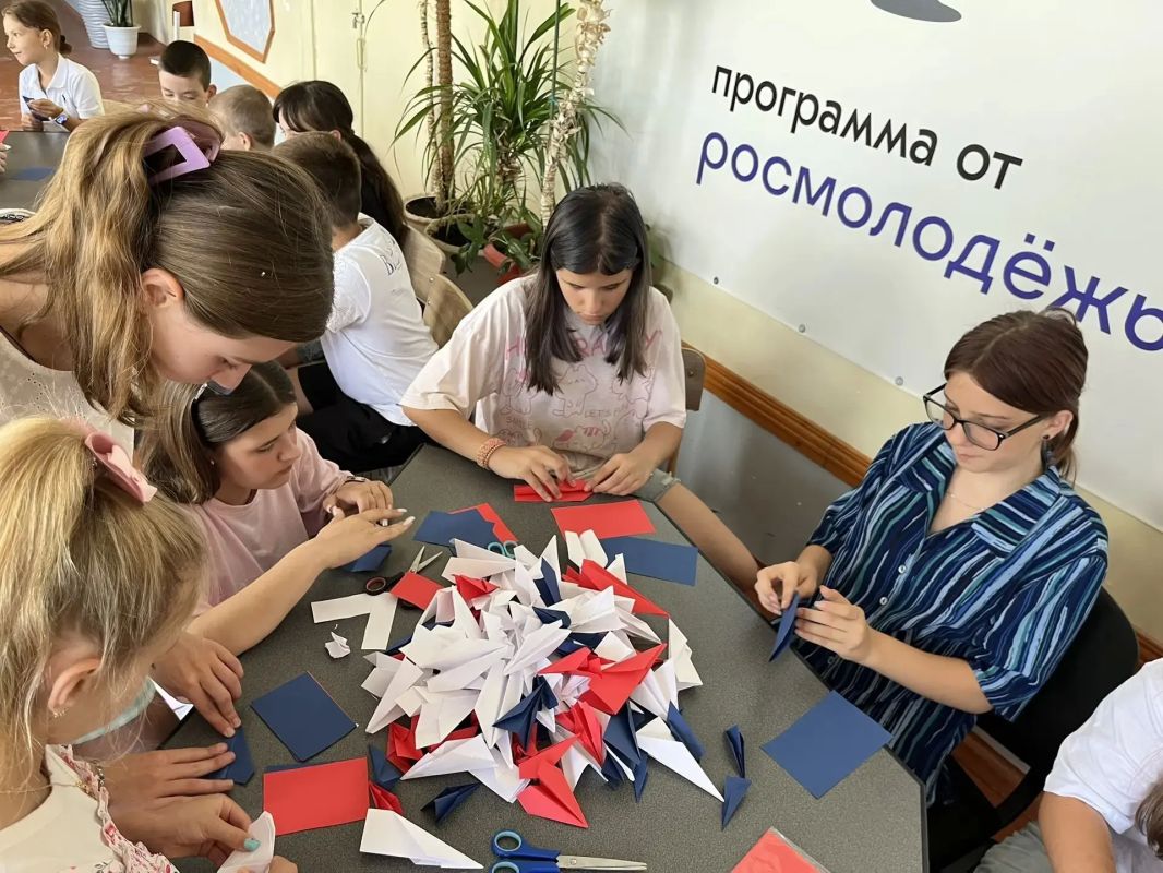 Учащиеся ГБОУ "ЛИЦЕЙ № 1 Г.О. МАКЕЕВКА" присоединились к региональному патриотическому проекту, организованному "Единой Россией" и РОД "Донецкая Республика" Учащиеся ГБОУ "ЛИЦЕЙ № 1 Г.О. МАКЕЕВКА" присоединились к региональному патриотическому проекту, организованному "Единой Россией" и РОД "Донецкая Республика"