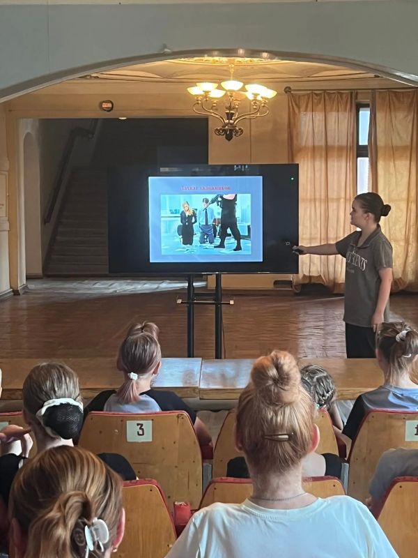 В отделе культурно-досуговой деятельности МБУ «ГДК им.В.Г.Кирсановой» прошел инструктаж «Антитеррор В отделе культурно-досуговой деятельности МБУ «ГДК им.В.Г.Кирсановой» прошел инструктаж «Антитеррор
