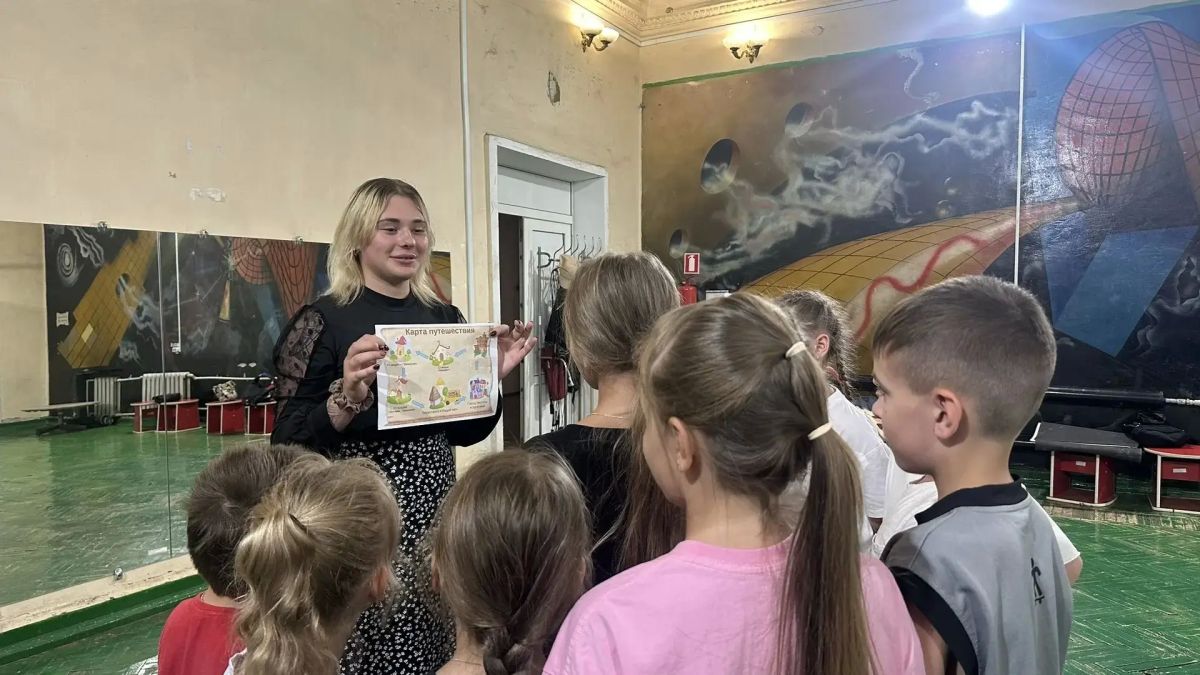 Свисток, азартный крик «Вперед!» и море искренних улыбок — именно так 6 августа во Дворце культуры им. Воровского состоялся наш спортивный квест «Путь к здоровью», посвященный дню физкультурника! Свисток, азартный крик «Вперед!» и море искренних улыбок — именно так 6 августа во Дворце культуры им. Воровского состоялся наш спортивный квест «Путь к здоровью», посвященный дню физкультурника!