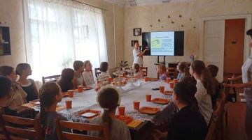 10 августа в ДК им. 40 - летия ЛКСМУ прошло игровое мероприятие «Школа хороших манер»