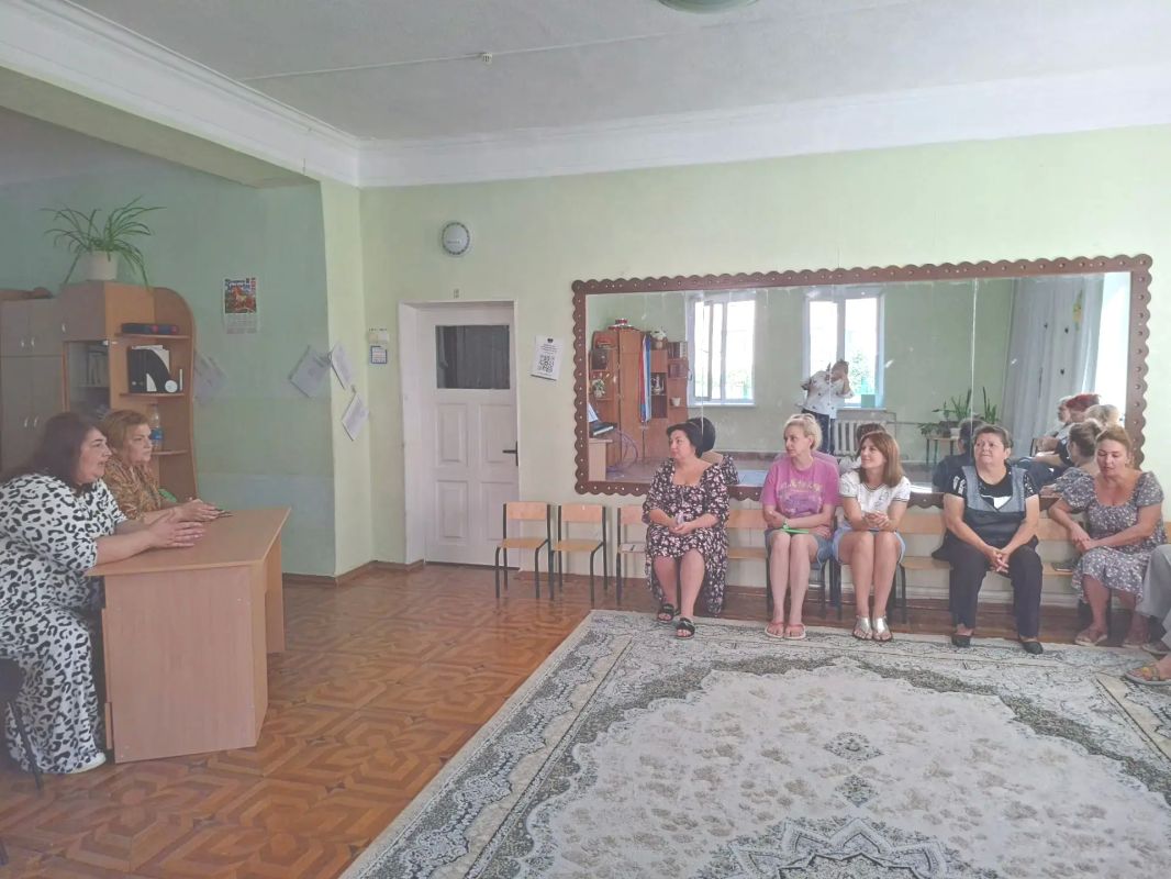 По поручению Главы ДНР Дениса Пушилина, сегодня, 13 августа, спикер-активист Татьяна Синяговская и депутат Народного Совета Донецкой Народной Республики Наталья Бурцева провели встречу с жителями района на подведомственной... По поручению Главы ДНР Дениса Пушилина, сегодня, 13 августа, спикер-активист Татьяна Синяговская и депутат Народного Совета Донецкой Народной Республики Наталья Бурцева провели встречу с жителями района на подведомственной...