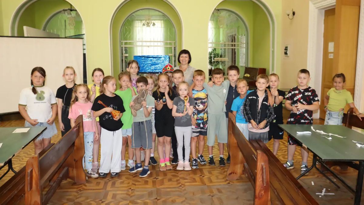 В рамках программы мероприятий, приуроченных к Году единства народов России 13 августа в Муниципальном бюджетном учреждении «Городской дворец культуры им. В. Г. Кирсановой», Дворец культуры «ЯКХЗ» прошла квестигра для... В рамках программы мероприятий, приуроченных к Году единства народов России 13 августа в Муниципальном бюджетном учреждении «Городской дворец культуры им. В. Г. Кирсановой», Дворец культуры «ЯКХЗ» прошла квестигра для...