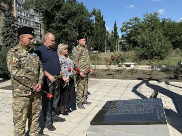 В Советском внутригородском районе городского округа Макеевка состоялось возложение цветов, приуроченное к началу военных действий в районе