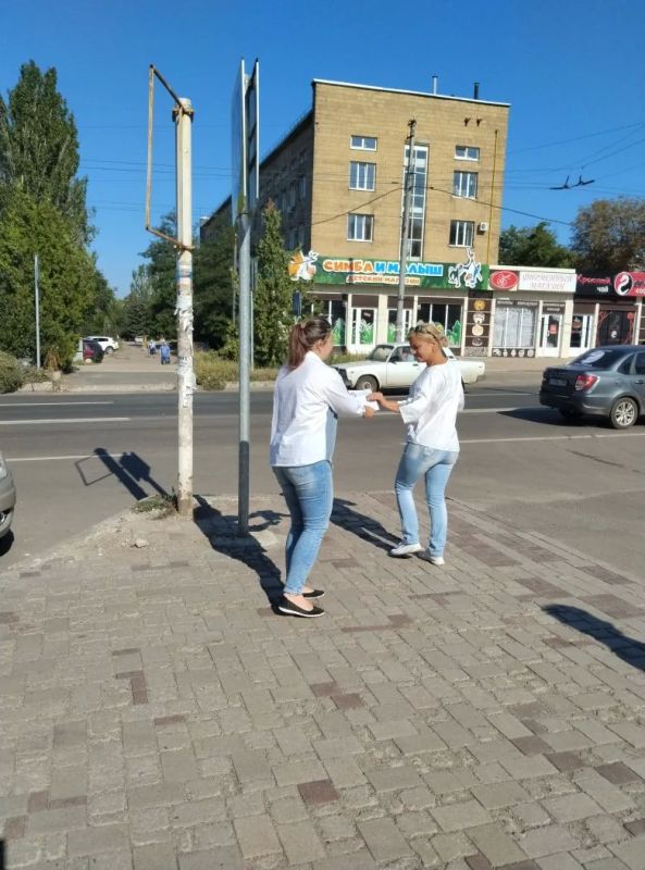 Сегодня, 14 августа, в Червоногвардейском районе Макеевки прошла значимая акция «Улица Героев», цель которой бережно хранить историческую память и напоминать жителям о тех, кто подарил нам мирное небо над головой Сегодня, 14 августа, в Червоногвардейском районе Макеевки прошла значимая акция «Улица Героев», цель которой бережно хранить историческую память и напоминать жителям о тех, кто подарил нам мирное небо над головой