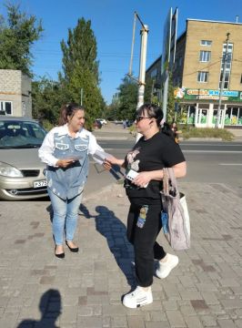 Сегодня, 14 августа, в Червоногвардейском районе Макеевки прошла значимая акция «Улица Героев», цель которой бережно хранить историческую память и напоминать жителям о тех, кто подарил нам мирное небо над головой