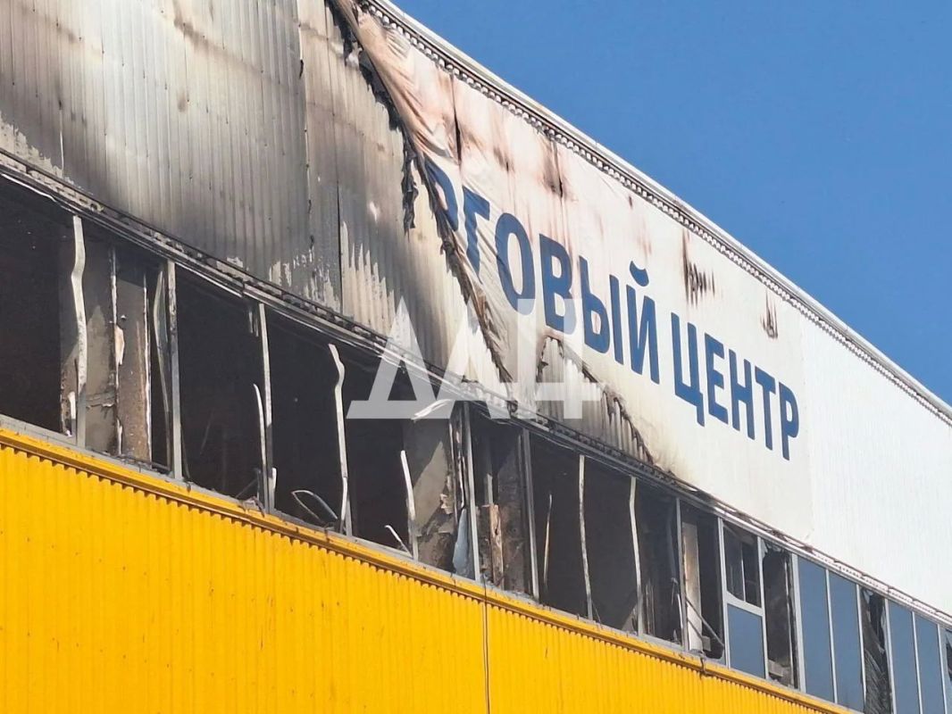 Украинские террористы целенаправленно сжигают гипермаркеты «Галактика» в ДНР Сегодня ночью в результате атаки БПЛА ВСУ сгорел ТЦ «Галактика» в Куйбышевском районе Донецка. Других ТЦ «Галактика» в городе больше нет Украинские террористы целенаправленно сжигают гипермаркеты «Галактика» в ДНР Сегодня ночью в результате атаки БПЛА ВСУ сгорел ТЦ «Галактика» в Куйбышевском районе Донецка. Других ТЦ «Галактика» в городе больше нет