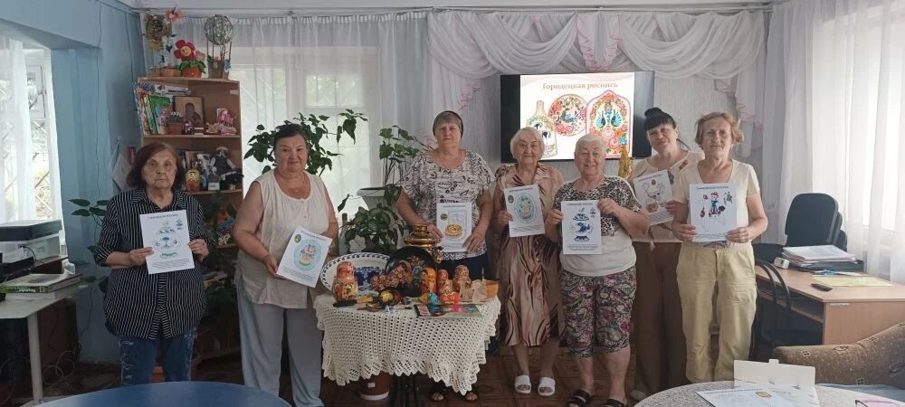 Чудеса народных промыслов: в Макеевке раскрывали секреты русской росписи Чудеса народных промыслов: в Макеевке раскрывали секреты русской росписи