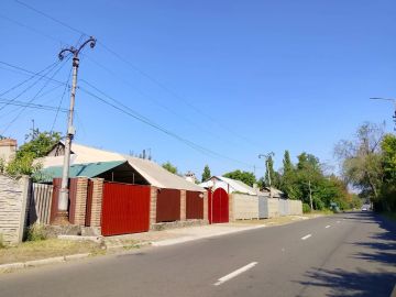 С целью приведения территории в надлежащее санитарное состояние жителями проведены работы по покосу сорных и карантинных трав на прилегающей к своему домовладению территории по ул. Металлургической