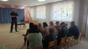 Сегодня, 19 августа, руководитель Управы Советского внутригородского района Сергей Савельев провел встречу с трудовым коллективом детского сада № 106