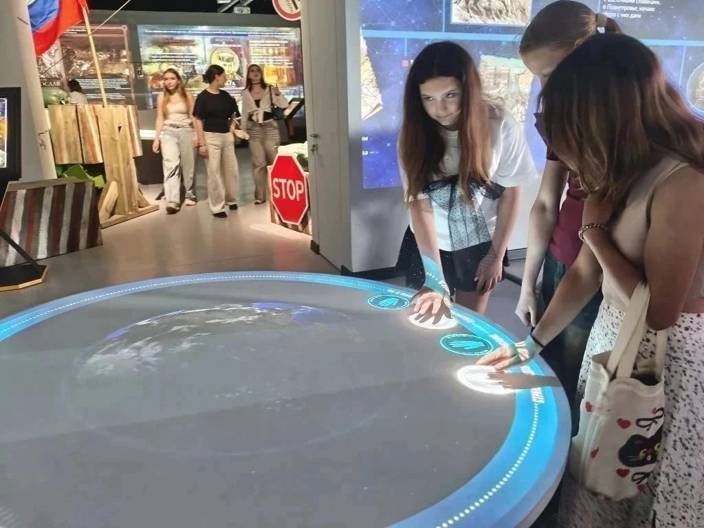 Совсем скоро в школах и детских садах Макеевки прозвенят «первые» звонки Совсем скоро в школах и детских садах Макеевки прозвенят «первые» звонки