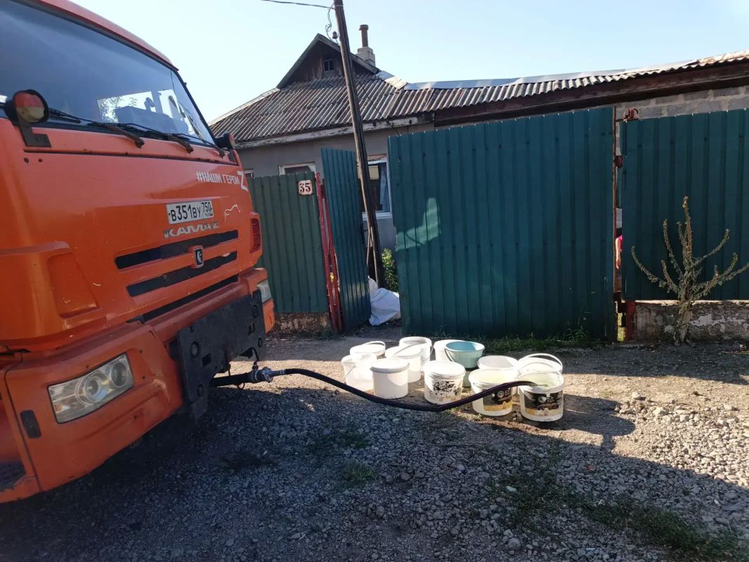 Сегодня, 19 августа, в Кировском внутригородском районе при поддержке региона-шефа Московская область согласно поступившим заявкам произведен подвоз воды для жителей в жилом массиве «Путь Ильича» по ул. Матросова, ул.... Сегодня, 19 августа, в Кировском внутригородском районе при поддержке региона-шефа Московская область согласно поступившим заявкам произведен подвоз воды для жителей в жилом массиве «Путь Ильича» по ул. Матросова, ул....