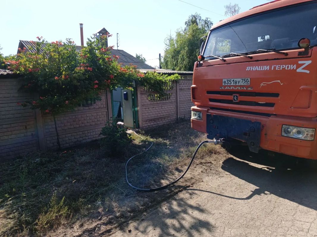 Сегодня, 19 августа, в Кировском внутригородском районе при поддержке региона-шефа Московская область согласно поступившим заявкам произведен подвоз воды для жителей в жилом массиве «Путь Ильича» по ул. Матросова, ул.... Сегодня, 19 августа, в Кировском внутригородском районе при поддержке региона-шефа Московская область согласно поступившим заявкам произведен подвоз воды для жителей в жилом массиве «Путь Ильича» по ул. Матросова, ул....