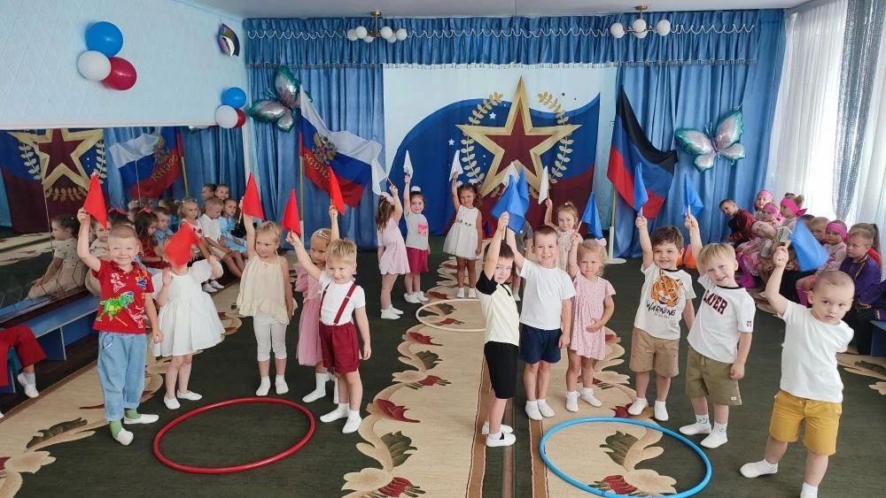 В преддверии Дня Государственного флага Российской Федерации, который отмечается 22 августа, в ГБДОУ «Детский сад № 186 г.о. Макеевка» ДНР прошло тематическое мероприятие В преддверии Дня Государственного флага Российской Федерации, который отмечается 22 августа, в ГБДОУ «Детский сад № 186 г.о. Макеевка» ДНР прошло тематическое мероприятие