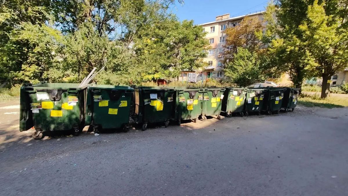21 августа, с целью приведения территории в надлежащее санитарное состояние в Кировском внутригородском районе выполнены работы по вывозу крупногабаритных накоплений мусора на контейнерных площадках по адресам: мкр 21 августа, с целью приведения территории в надлежащее санитарное состояние в Кировском внутригородском районе выполнены работы по вывозу крупногабаритных накоплений мусора на контейнерных площадках по адресам: мкр