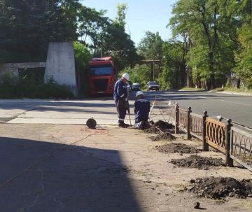 Сегодня, 24 августа, с целью обеспечения безопасности передвижения пешеходов и предотвращения случайного выхода людей на проезжую часть Филиалом № 3 «Макеевский металлургический завод» ООО «ЮГМК ДОНЕЦК» проведены работы по...
