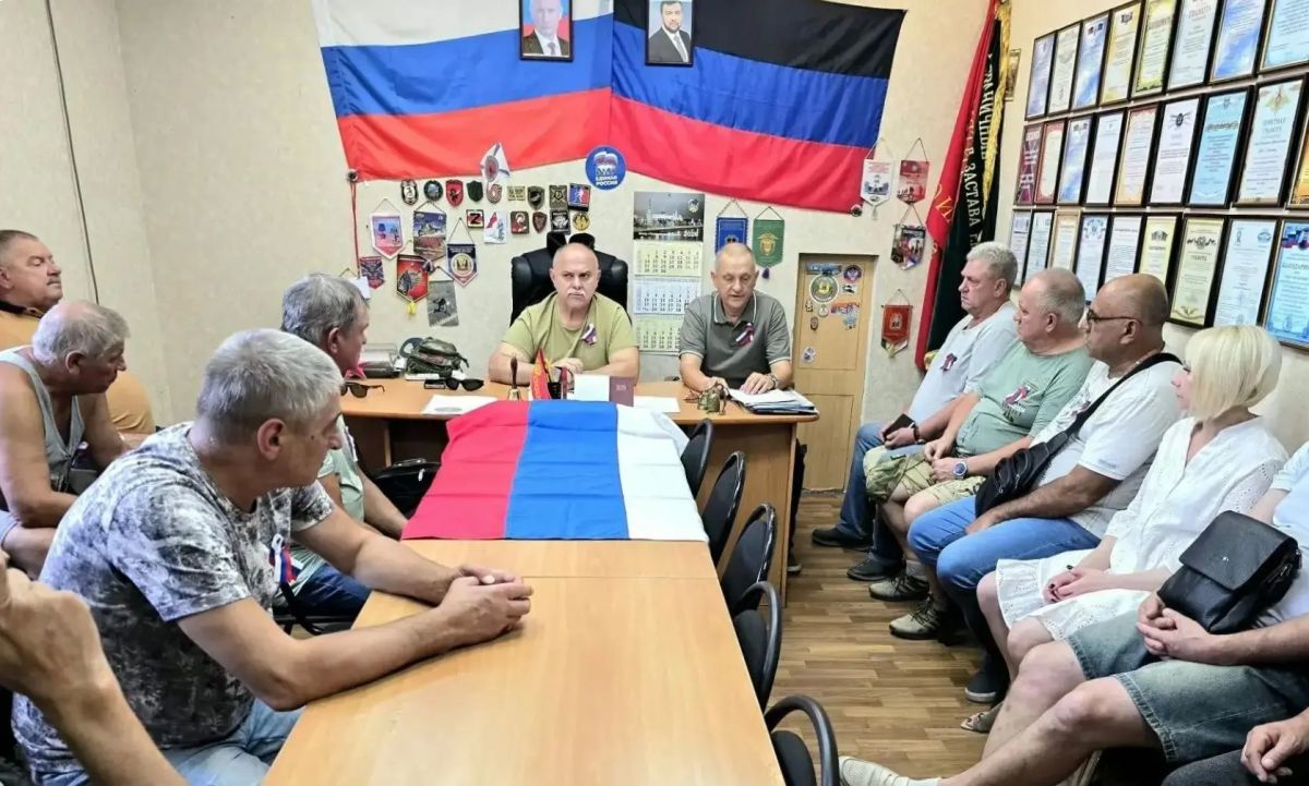 На связи с жителями. Павел Минаков провел прием жителей в Старобешевском муниципальном округе На связи с жителями. Павел Минаков провел прием жителей в Старобешевском муниципальном округе