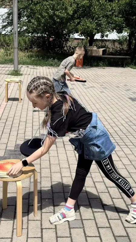 В рамках акции «Маленькие добрые дела» студия развития «Сова» подарила детям микрорайона Зелёный яркий и душевный праздник — мероприятие «Русские забавы» В рамках акции «Маленькие добрые дела» студия развития «Сова» подарила детям микрорайона Зелёный яркий и душевный праздник — мероприятие «Русские забавы»
