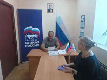 Сегодня, 25 августа депутат Макеевского городского совета Игорь Сепик провёл приём граждан в Общественной приемной Председателя партии «Единая Россия» Червоногвардейского района городского округа Макеевка
