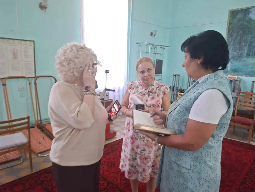 25 августа провела встречу с жителями на территории Городской больницы № 9 г. Макеевки 25 августа провела встречу с жителями на территории Городской больницы № 9 г. Макеевки