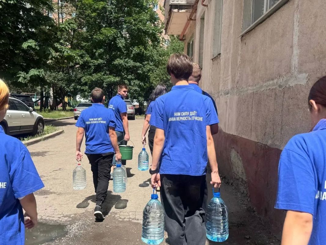 Активисты Горняцкого района приняли участие в акции «Маленькие добрые дела» и оказали адресную помощь маломобильным гражданам Активисты Горняцкого района приняли участие в акции «Маленькие добрые дела» и оказали адресную помощь маломобильным гражданам