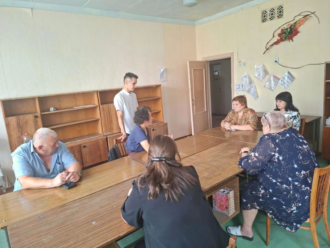 Сегодня, 27 августа, по поручению Главы ДНР Дениса Пушилина, заместитель руководителя Управы Кировского внутригородского района Администрации городского округа Макеевка Донецкой Народной Республики Ирина Воронина и депутат... Сегодня, 27 августа, по поручению Главы ДНР Дениса Пушилина, заместитель руководителя Управы Кировского внутригородского района Администрации городского округа Макеевка Донецкой Народной Республики Ирина Воронина и депутат...