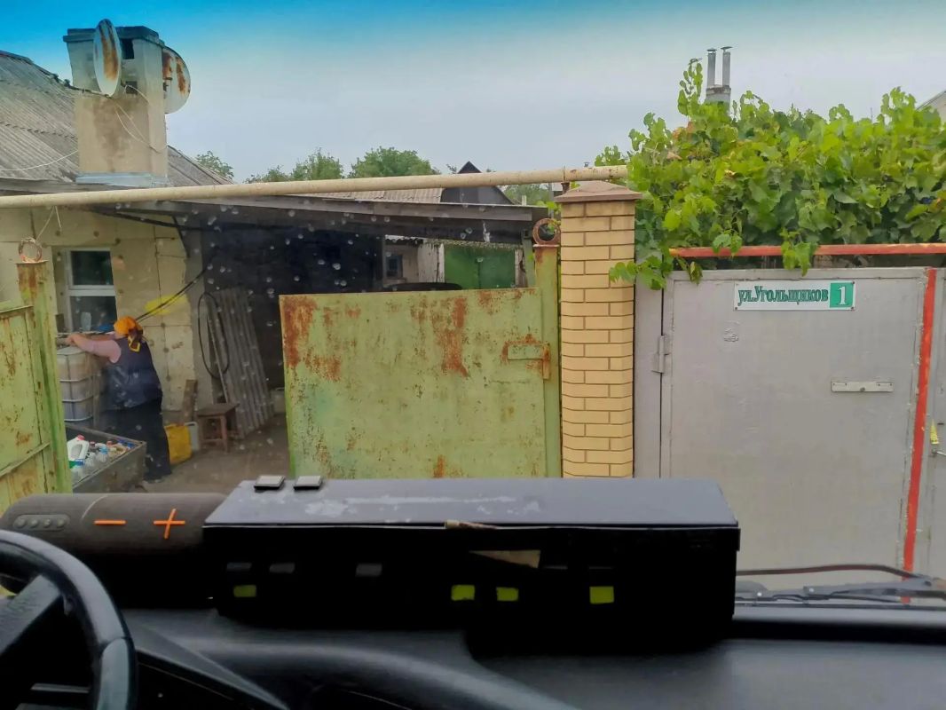 В Кировском внутригородском районе при поддержке региона-шефа Московская область продолжается подвоз воды для жителей домов, в которые в установленный графиком день не поступила вода В Кировском внутригородском районе при поддержке региона-шефа Московская область продолжается подвоз воды для жителей домов, в которые в установленный графиком день не поступила вода