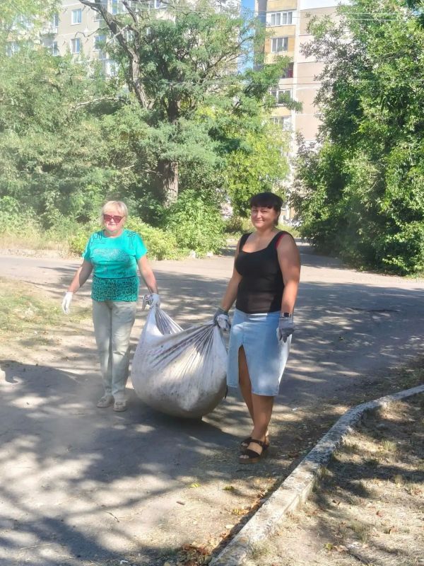 Сегодня, 26 августа в Червоногвардейском районе прошла акция «Маленькие добрые дела», которая направлена на сохранение и поддержание комфортной городской среды, чтобы наш район становился уютнее для всех жителей Сегодня, 26 августа в Червоногвардейском районе прошла акция «Маленькие добрые дела», которая направлена на сохранение и поддержание комфортной городской среды, чтобы наш район становился уютнее для всех жителей