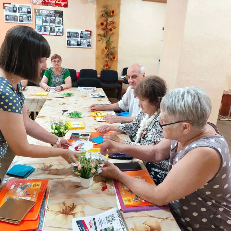 Творчество без границ: в Макеевке прошел мастер-класс «Поделки из ракушек» Творчество без границ: в Макеевке прошел мастер-класс «Поделки из ракушек»
