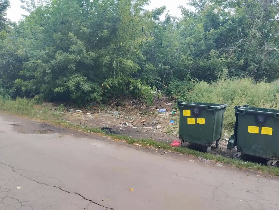 Сегодня, 28 августа, с целью приведения территории в надлежащее санитарное состояние в Кировском внутригородском районе выполнены работы по вывозу крупногабаритных накоплений мусора на контейнерных площадках по адресам: ул.... Сегодня, 28 августа, с целью приведения территории в надлежащее санитарное состояние в Кировском внутригородском районе выполнены работы по вывозу крупногабаритных накоплений мусора на контейнерных площадках по адресам: ул....