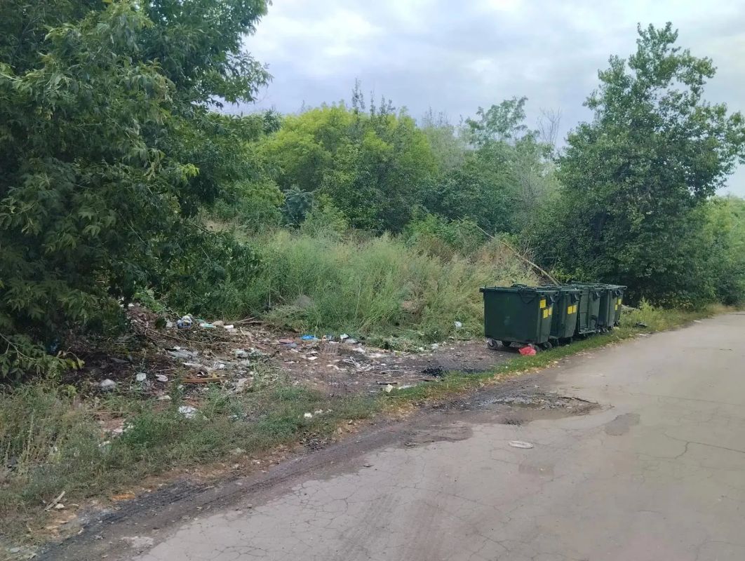 Сегодня, 28 августа, с целью приведения территории в надлежащее санитарное состояние в Кировском внутригородском районе выполнены работы по вывозу крупногабаритных накоплений мусора на контейнерных площадках по адресам: ул.... Сегодня, 28 августа, с целью приведения территории в надлежащее санитарное состояние в Кировском внутригородском районе выполнены работы по вывозу крупногабаритных накоплений мусора на контейнерных площадках по адресам: ул....