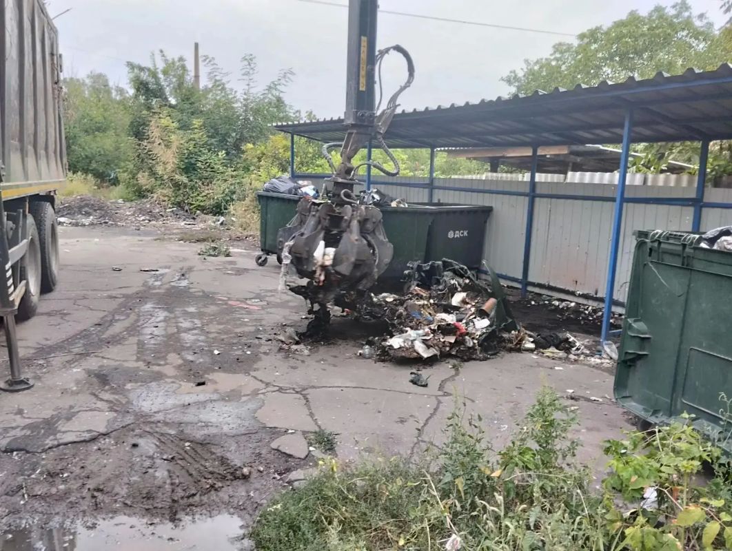 Сегодня, 28 августа, с целью приведения территории в надлежащее санитарное состояние в Кировском внутригородском районе выполнены работы по вывозу крупногабаритных накоплений мусора на контейнерных площадках по адресам: ул.... Сегодня, 28 августа, с целью приведения территории в надлежащее санитарное состояние в Кировском внутригородском районе выполнены работы по вывозу крупногабаритных накоплений мусора на контейнерных площадках по адресам: ул....