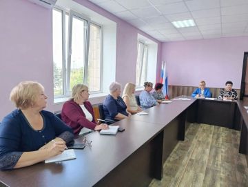 Сегодня, 28 августа, руководитель Управы Червоногвардейского внутригородского района Администрации городского округа Макеевка Мария Чулакова провела заседание Политсовета