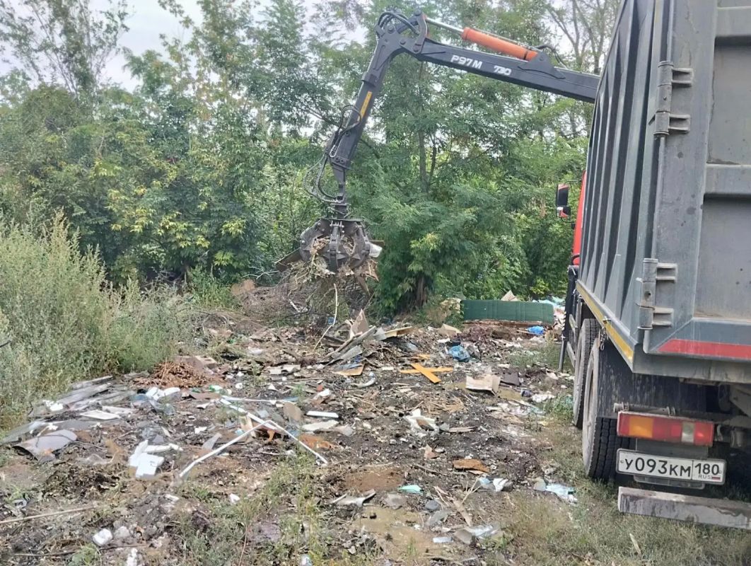 Сегодня, 28 августа, с целью приведения территории в надлежащее санитарное состояние в Кировском внутригородском районе выполнены работы по вывозу крупногабаритных накоплений мусора на контейнерных площадках по адресам: ул.... Сегодня, 28 августа, с целью приведения территории в надлежащее санитарное состояние в Кировском внутригородском районе выполнены работы по вывозу крупногабаритных накоплений мусора на контейнерных площадках по адресам: ул....