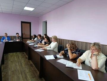 Сегодня, 28 августа руководитель Управы Червоногвардейского внутригородского района Администрации городского округа Макеевка Мария Чулакова провела собрание секретарей первичных общественных организаций местного отделения...