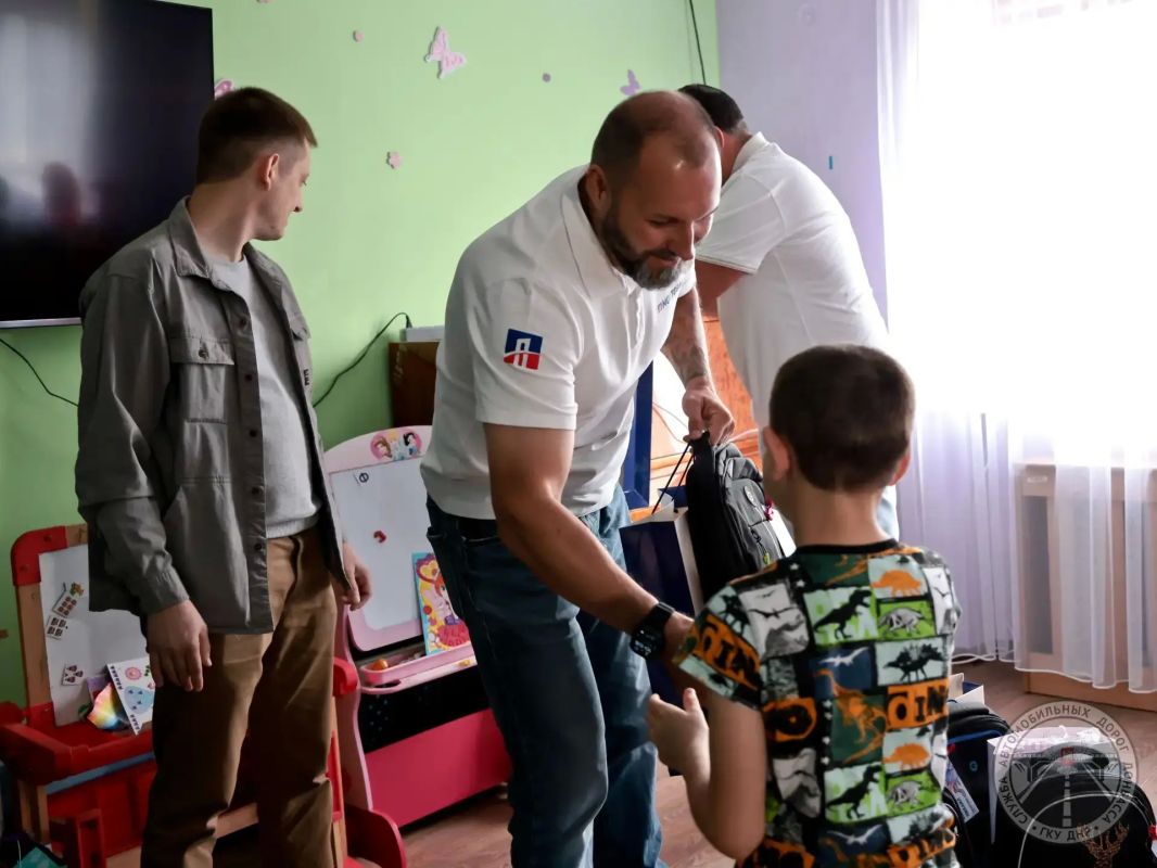 ДОРОЖНИКИ — ДЕТЯМ!. В рамках социальной миссии Всероссийского Конгресса "Дороги Донбасса-2026" продолжаем оказывать поддержку макеевскому Центру помощи детям "Гнездышко" ДОРОЖНИКИ — ДЕТЯМ!. В рамках социальной миссии Всероссийского Конгресса "Дороги Донбасса-2026" продолжаем оказывать поддержку макеевскому Центру помощи детям "Гнездышко"