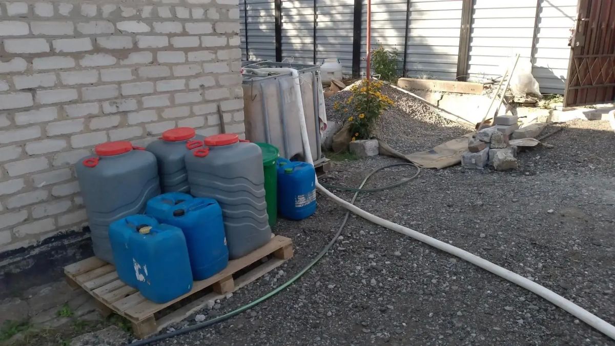 Сегодня, 31 августа, в Кировском внутригородском районе при поддержке региона-шефа Московская область произведен подвоз воды в жилом массиве «Путь Ильича» для жителей улиц Кальмана, Тихая, Алексеева, Матросова Сегодня, 31 августа, в Кировском внутригородском районе при поддержке региона-шефа Московская область произведен подвоз воды в жилом массиве «Путь Ильича» для жителей улиц Кальмана, Тихая, Алексеева, Матросова