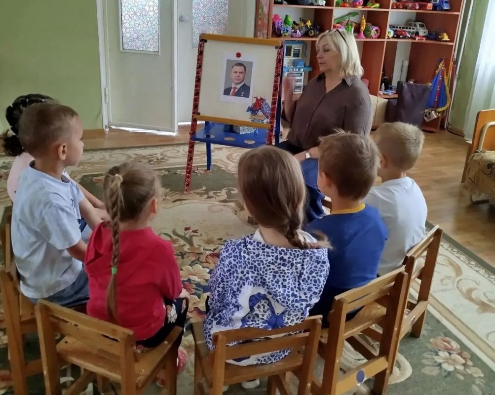 Сегодня, 31 августа, в Кировском внутригородском районе прошли мероприятия, посвященные памяти Первого Главы Донецкой Народной Республики Александра Владимировича Захарченко Сегодня, 31 августа, в Кировском внутригородском районе прошли мероприятия, посвященные памяти Первого Главы Донецкой Народной Республики Александра Владимировича Захарченко