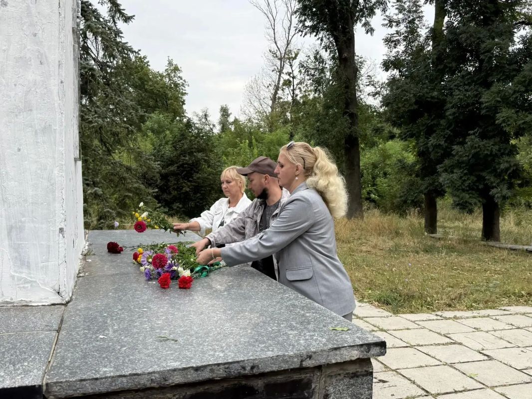 В Советском внутригородском районе городского округа Макеевка почтили память погибших шахтёров В Советском внутригородском районе городского округа Макеевка почтили память погибших шахтёров