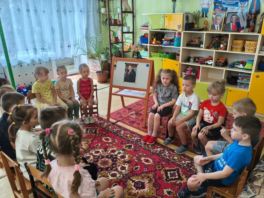 Сегодня, 31 августа, в Кировском внутригородском районе прошли мероприятия, посвященные памяти Первого Главы Донецкой Народной Республики Александра Владимировича Захарченко Сегодня, 31 августа, в Кировском внутригородском районе прошли мероприятия, посвященные памяти Первого Главы Донецкой Народной Республики Александра Владимировича Захарченко