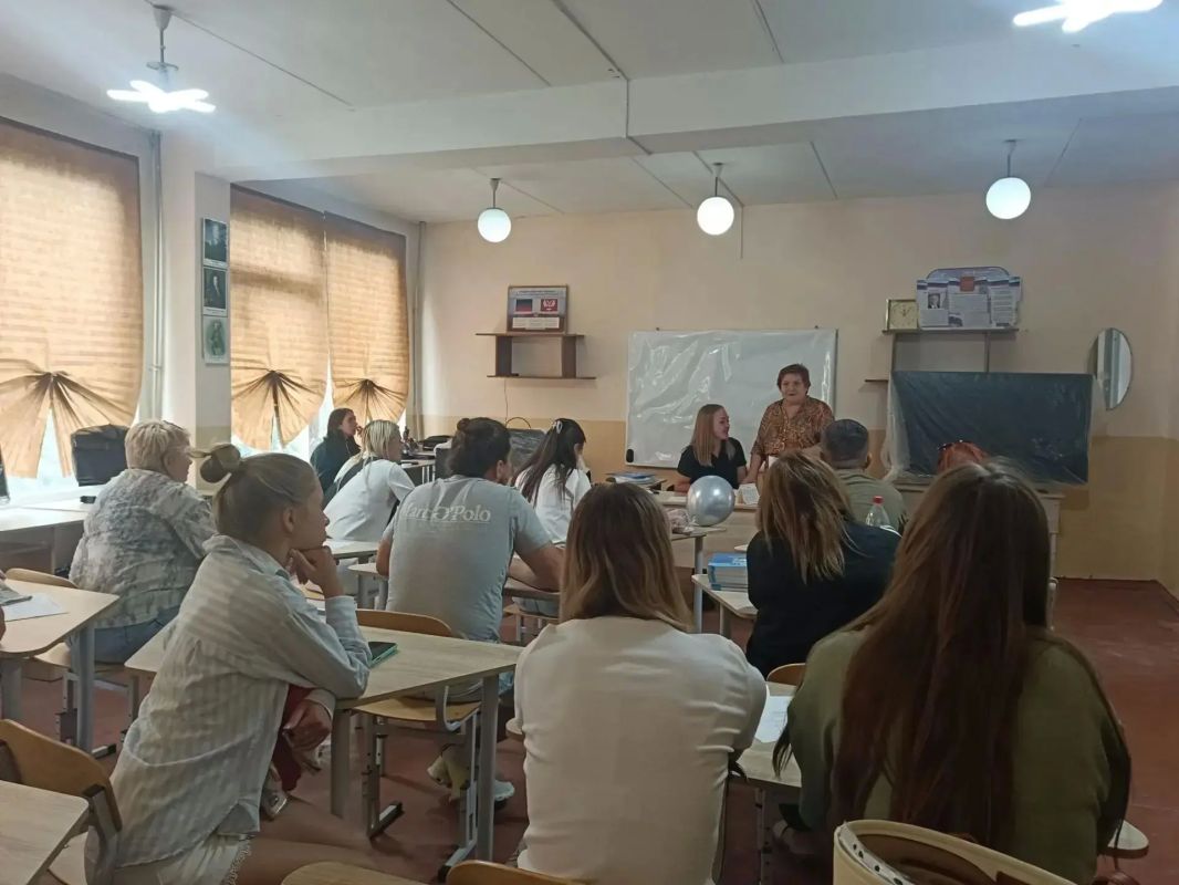 На связи с жителями. Роман Удалов, Владислав Подкова и сенатор Российской Федерации Наталья Никонорова провели в Тельманово приём граждан и осмотрели объекты, восстановленные при поддержке региона-шефа На связи с жителями. Роман Удалов, Владислав Подкова и сенатор Российской Федерации Наталья Никонорова провели в Тельманово приём граждан и осмотрели объекты, восстановленные при поддержке региона-шефа