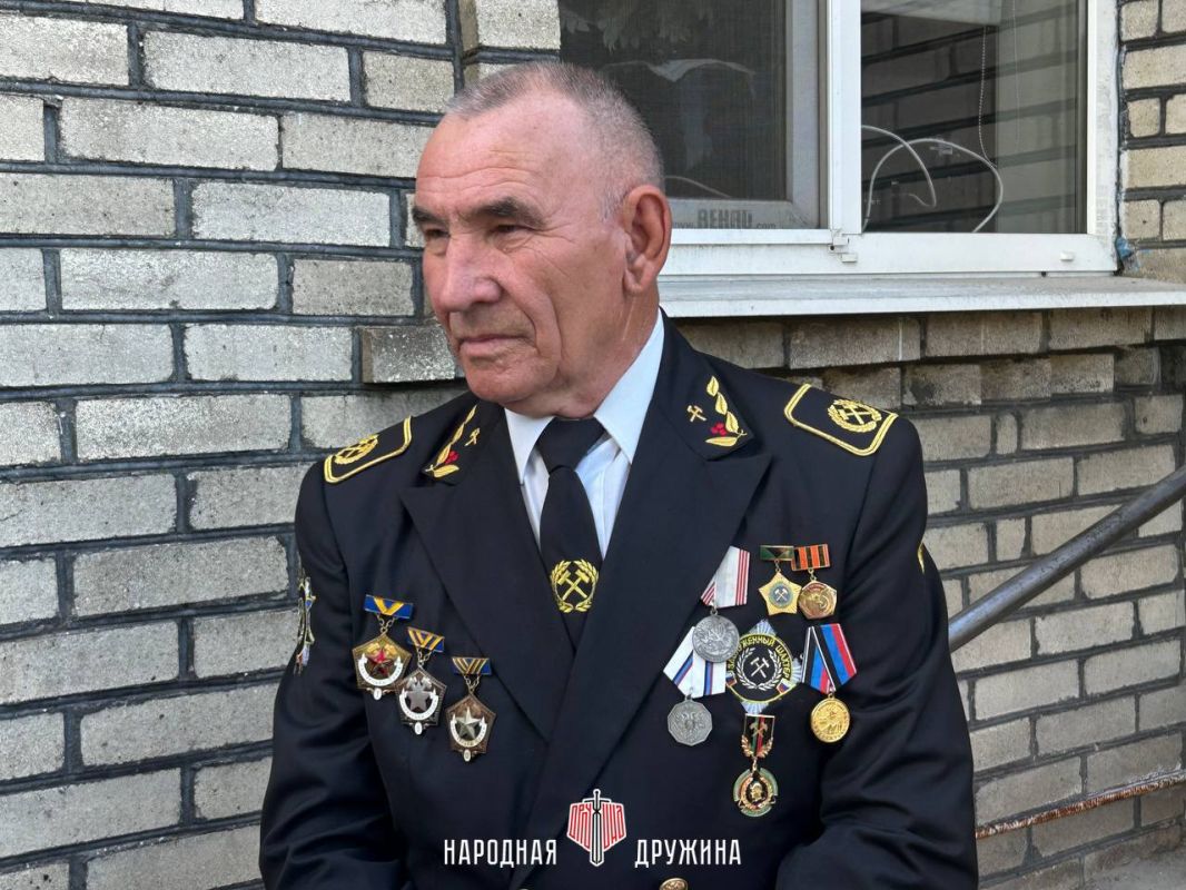 Александр Подгорный: Шахтёр — это наша гордость и опора! Александр Подгорный: Шахтёр — это наша гордость и опора!