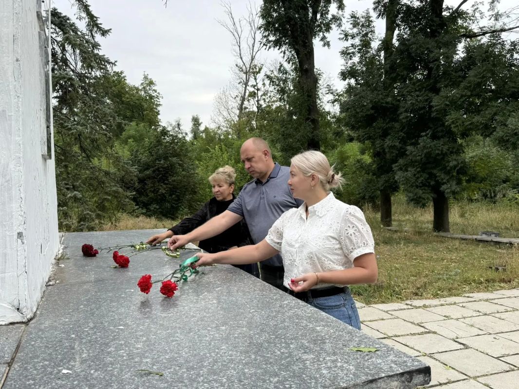 В Советском внутригородском районе городского округа Макеевка почтили память погибших шахтёров В Советском внутригородском районе городского округа Макеевка почтили память погибших шахтёров