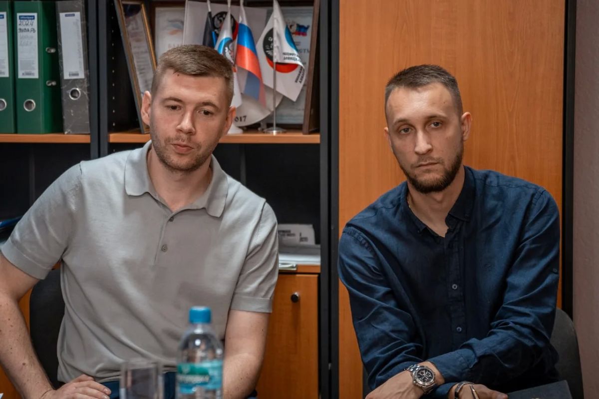На связи с жителями. Роман Удалов, Владислав Подкова и сенатор Российской Федерации Наталья Никонорова провели в Тельманово приём граждан и осмотрели объекты, восстановленные при поддержке региона-шефа На связи с жителями. Роман Удалов, Владислав Подкова и сенатор Российской Федерации Наталья Никонорова провели в Тельманово приём граждан и осмотрели объекты, восстановленные при поддержке региона-шефа