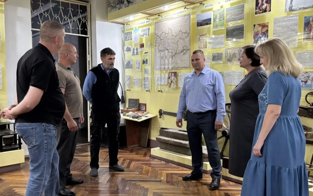 На связи с жителями. Роман Удалов, Владислав Подкова и сенатор Российской Федерации Наталья Никонорова провели в Тельманово приём граждан и осмотрели объекты, восстановленные при поддержке региона-шефа На связи с жителями. Роман Удалов, Владислав Подкова и сенатор Российской Федерации Наталья Никонорова провели в Тельманово приём граждан и осмотрели объекты, восстановленные при поддержке региона-шефа